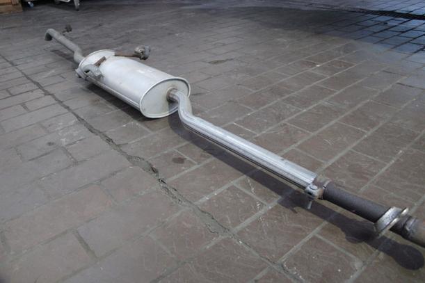 Foto: AUSPUFFANLAGE eines Mercedes-Benz A 140