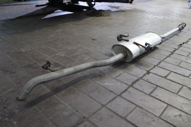 Foto: AUSPUFFANLAGE eines Mercedes-Benz A 140