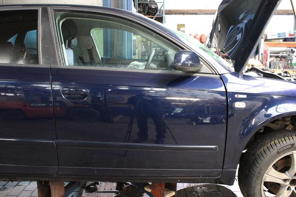 Foto: TÜR VORN RECHTS eines Audi A4 2.0