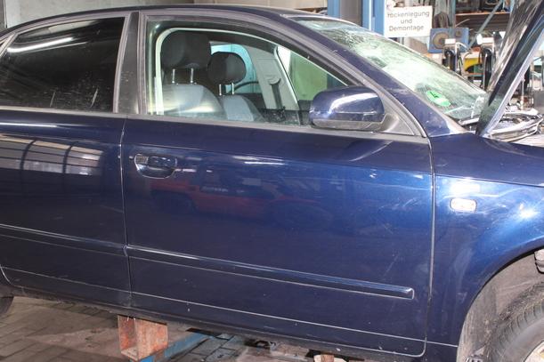 Foto: TÜR VORN RECHTS eines Audi A4 2.0