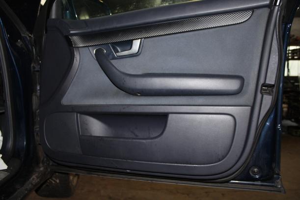 Foto: TÜR VORN RECHTS eines Audi A4 2.0