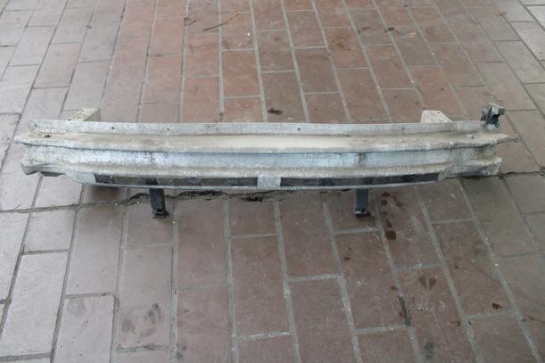Foto: VERSTÄRKUNG HINTEN eines Audi A4 2.0
