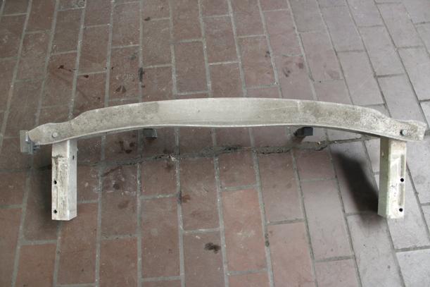 Foto: VERSTÄRKUNG HINTEN eines Audi A4 2.0