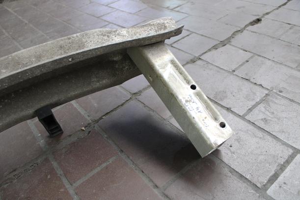Foto: VERSTÄRKUNG HINTEN eines Audi A4 2.0