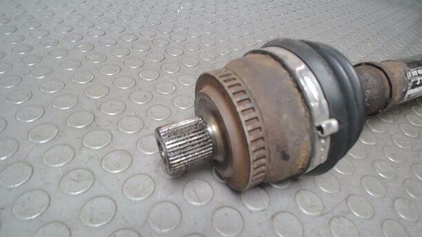 Foto: ANTRIEBSWELLE VORN LINKS ( AUTOMATIK ) eines Audi A4 Avant 2.5 TDI quattro