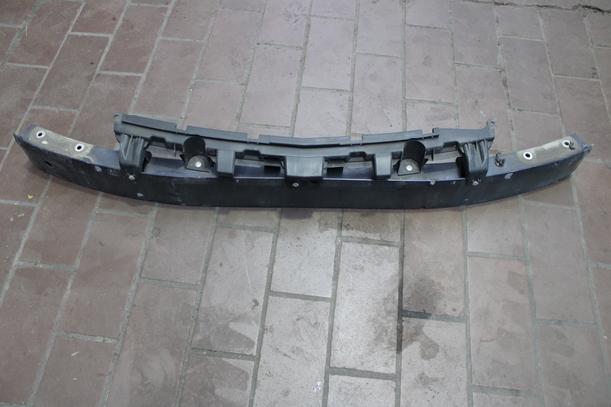 Foto: VERSTÄRKUNG VORN eines Opel Astra 1.9 CDTI Caravan DPF