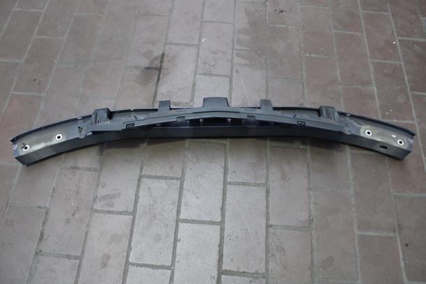 Foto: VERSTÄRKUNG VORN eines Opel Astra 1.9 CDTI Caravan DPF