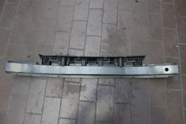 Foto: VERSTÄRKUNG VORN eines Opel Astra 1.9 CDTI Caravan DPF