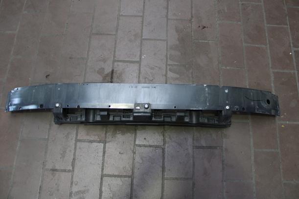 Foto: VERSTÄRKUNG VORN eines Opel Astra 1.9 CDTI Caravan DPF