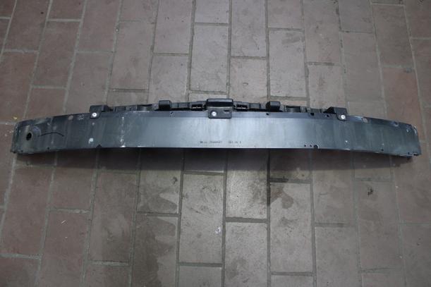 Foto: VERSTÄRKUNG VORN eines Opel Astra 1.9 CDTI Caravan DPF