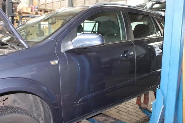Foto: TÜR VORN LINKS ( CARAVAN ) eines Opel Astra 1.9 CDTI Caravan DPF
