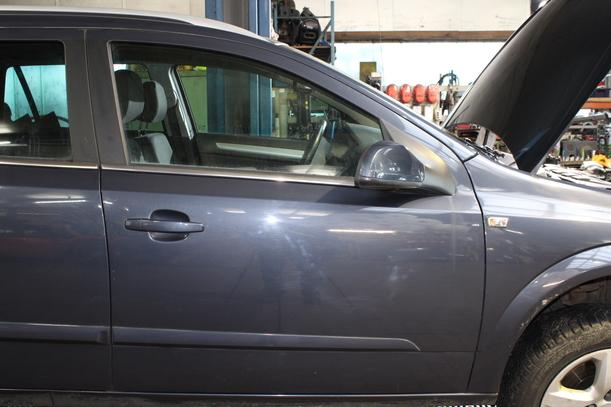 Foto: TÜR VORN RECHTS ( CARAVAN ) eines Opel Astra 1.9 CDTI Caravan DPF