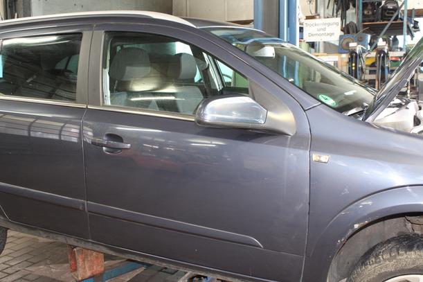 Foto: TÜR VORN RECHTS ( CARAVAN ) eines Opel Astra 1.9 CDTI Caravan DPF