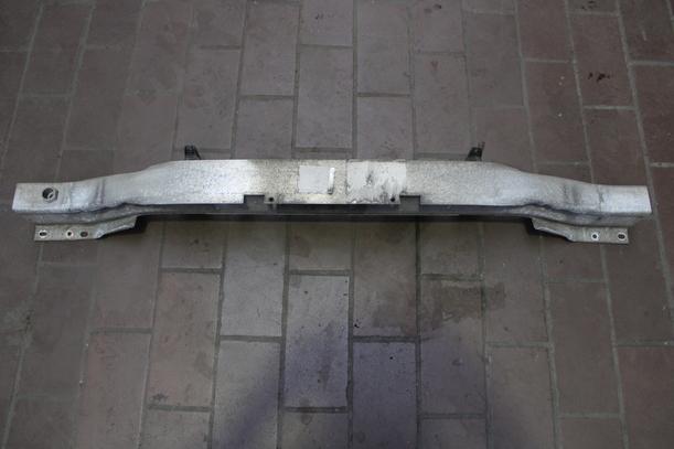 Foto: VERSTÄRKUNG HINTEN eines Opel Astra 1.9 CDTI Caravan DPF