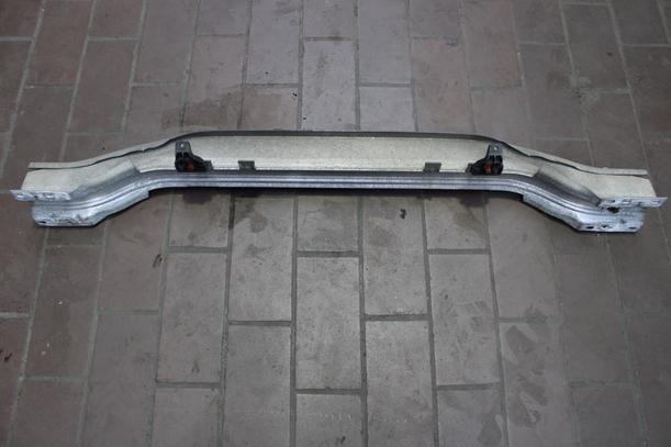 Foto: VERSTÄRKUNG HINTEN eines Opel Astra 1.9 CDTI Caravan DPF