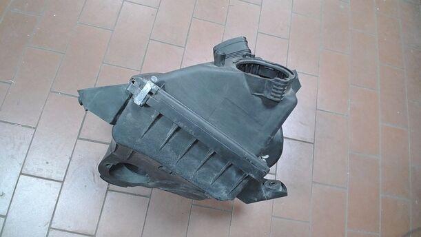 Foto: LUFTFILTERKASTEN AKN eines Audi A4 Avant 2.5 TDI quattro