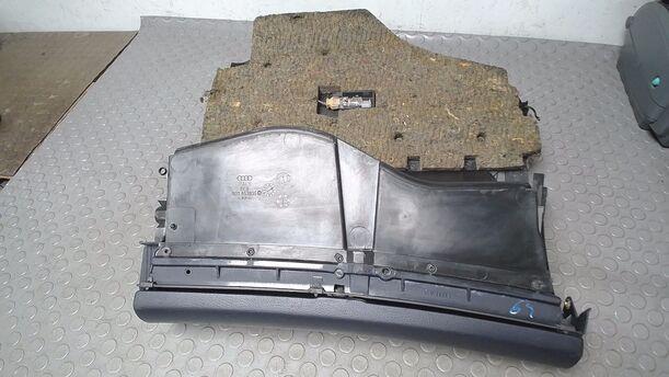 Foto: HANDSCHUHFACH eines Audi A4 Avant 2.5 TDI quattro