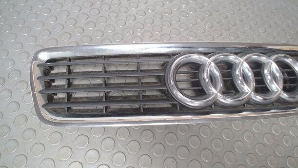Foto: KÜHLERGRILL eines Audi A4 Avant 2.5 TDI quattro
