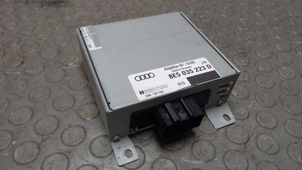 Foto: VERSTÄRKER / RADIOVERSTÄRKER eines Audi A4 2.0