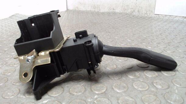 Foto: BLINKSCHALTER / KOMBISCHALTER eines Audi A4 2.0