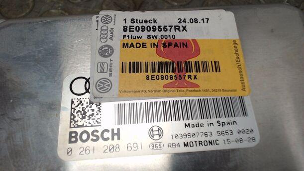 Foto: STEUERGERÄT EINSPRITZUNG / MOTORSTEUERGERÄT eines Audi A4 2.0
