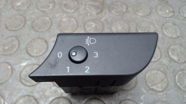 Foto: SCHALTER SCHEINWERFERVERSTELLUNG eines Audi A4 2.0