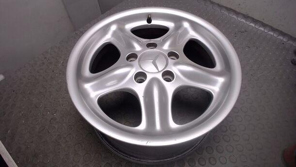 Foto: ALUFELGE 7X15 ET37 eines Mercedes-Benz C 200 T