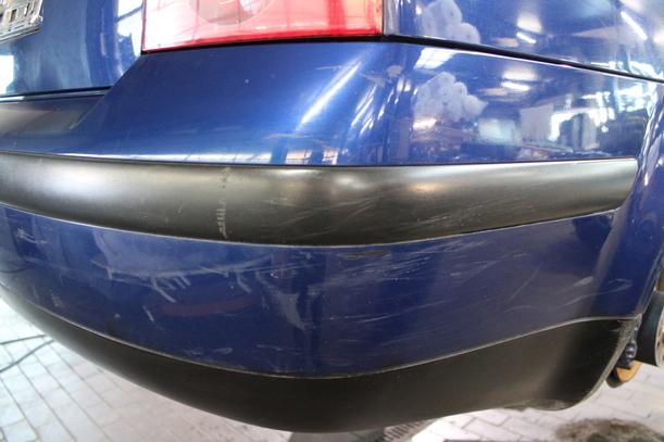 Foto: STOSSFÄNGER/ STOßSTANGE HINTEN ( LIMOUSINE ) eines VW Passat 1.9 TDI