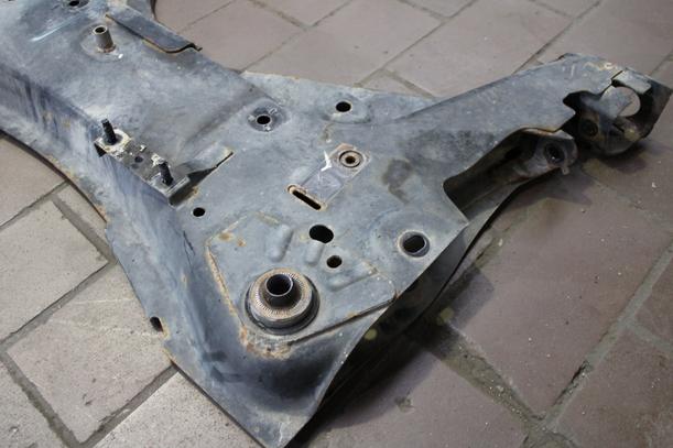 Foto: VORDERACHSE /ACHSTRÄGER VORN eines Nissan Micra 1.2