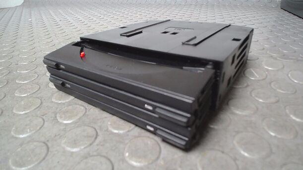Foto: CD FACH/ CD MAGAZIN 4 FACH ( MITTELKONSOLE ) eines Mercedes-Benz A 140