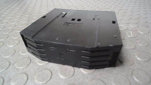 Foto: CD FACH/ CD MAGAZIN 4 FACH ( MITTELKONSOLE ) eines Mercedes-Benz A 140