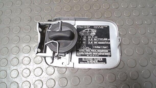 Foto: TANKKLAPPE/ TANKDECKEL eines Mercedes-Benz A 140
