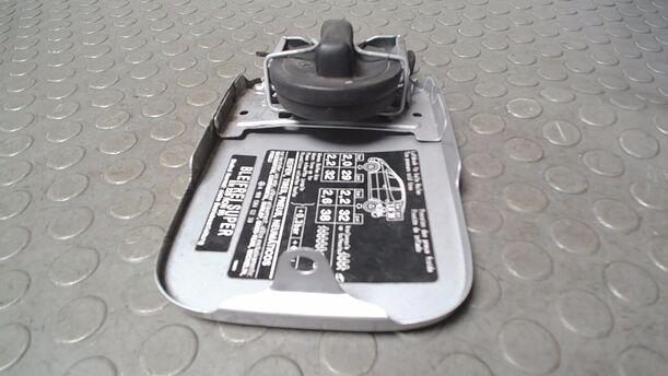 Foto: TANKKLAPPE/ TANKDECKEL eines Mercedes-Benz A 140