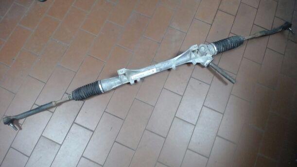 Foto: LENKUNG eines Nissan Micra 1.2