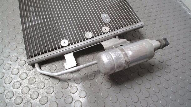 Foto: KONDENSATOR KLIMAANLAGE eines Mercedes-Benz A 140