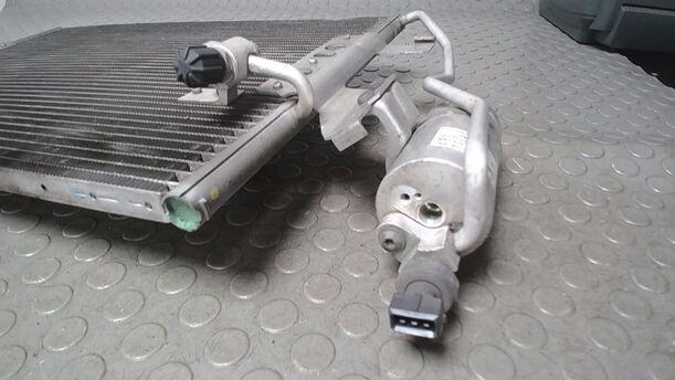 Foto: KONDENSATOR KLIMAANLAGE eines Mercedes-Benz A 140