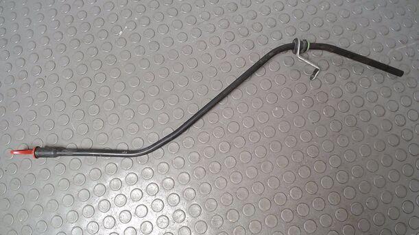 Foto: ÖLPEILSTAB/  FUEHRUNGSROHR eines Mercedes-Benz A 140