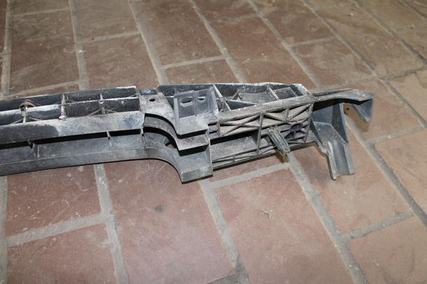 Foto: VERSTÄRKUNG VORN eines Peugeot 206+ 60
