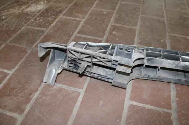 Foto: VERSTÄRKUNG VORN eines Peugeot 206+ 60