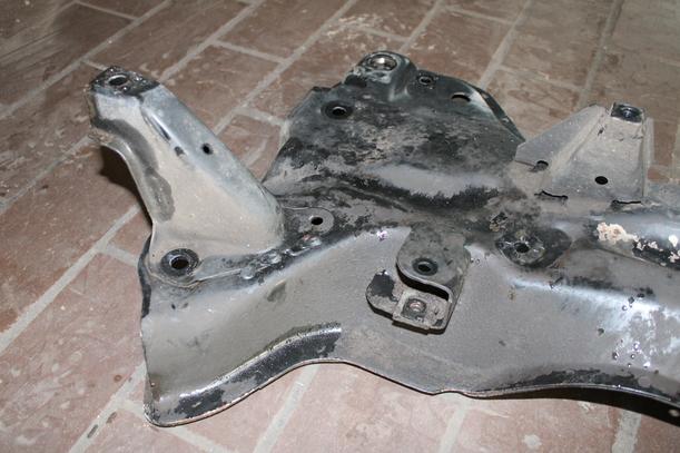 Foto: VORDERACHSTRÄGER / ACHSE VORN eines Peugeot 206+ 60