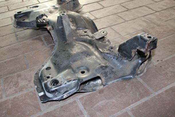 Foto: VORDERACHSTRÄGER / ACHSE VORN eines Peugeot 206+ 60