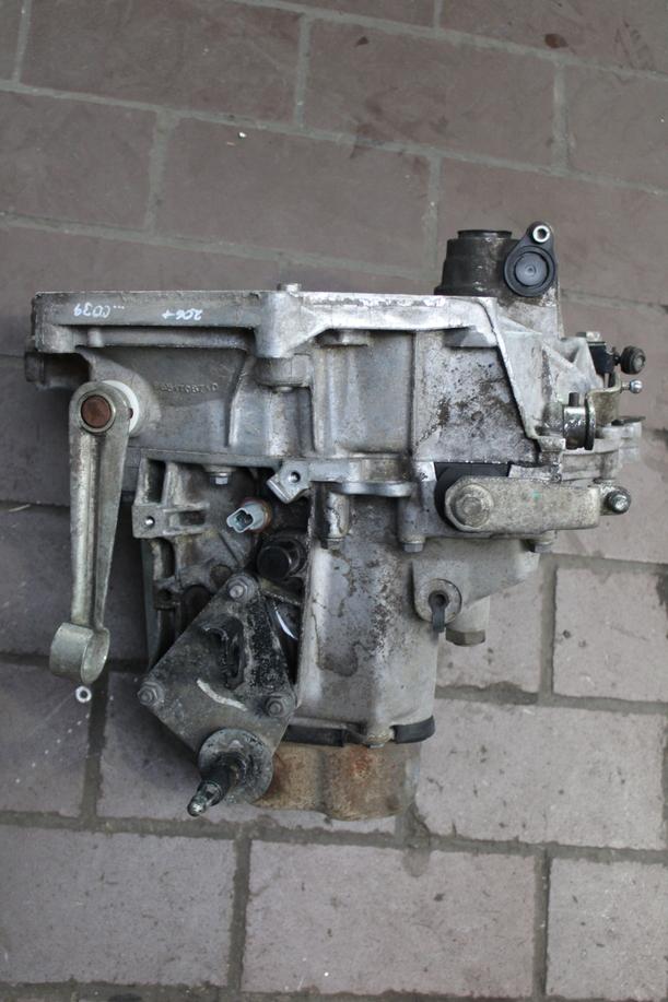 Foto: SCHALTGETRIEBE 5-GANG eines Peugeot 206+ 60