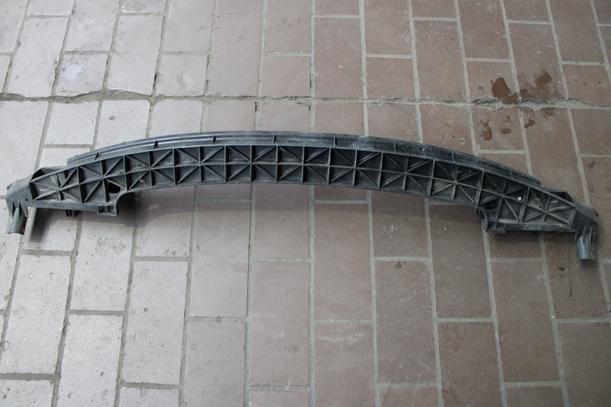 Foto: VERSTÄRKUNG VORN eines Peugeot 206 CC 110