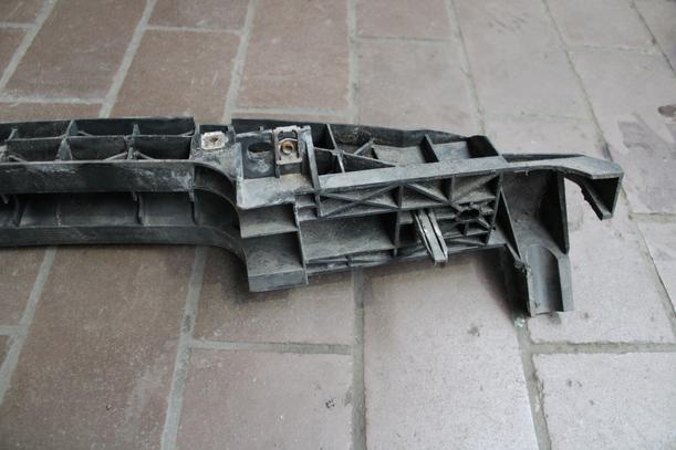 Foto: VERSTÄRKUNG VORN eines Peugeot 206 CC 110