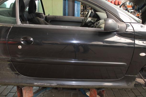 Foto: TÜR VORN RECHTS eines Peugeot 206 CC 110