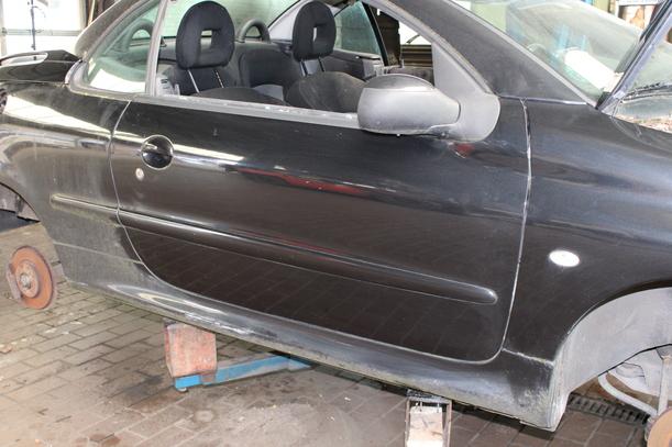 Foto: TÜR VORN RECHTS eines Peugeot 206 CC 110