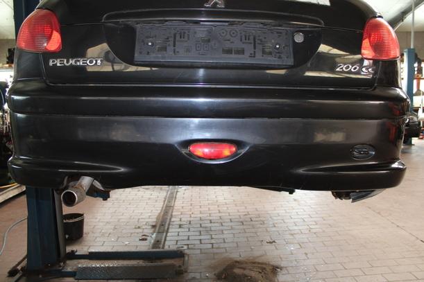 Foto: STOSSTANGE / STOSSFÄNGER HINTEN eines Peugeot 206 CC 110