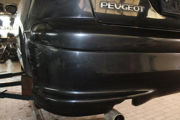 Foto: STOSSTANGE / STOSSFÄNGER HINTEN eines Peugeot 206 CC 110