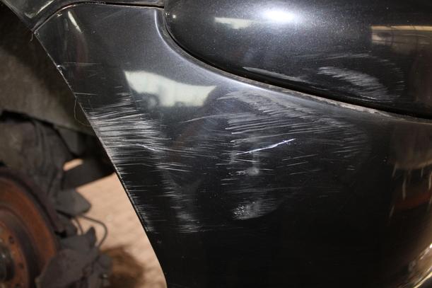 Foto: STOSSTANGE / STOSSFÄNGER HINTEN eines Peugeot 206 CC 110