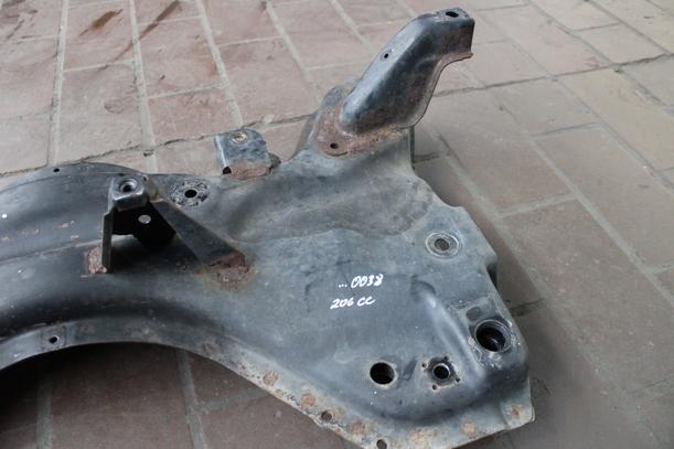 Foto: VORDERACHSTRÄGER / ACHSE VORN eines Peugeot 206 CC 110